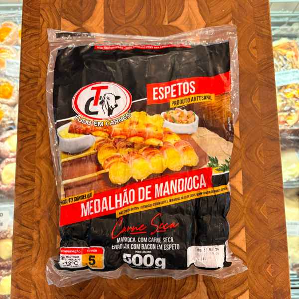 MEDALHÃO DE MANDIOCA C/ CARNE SECA
